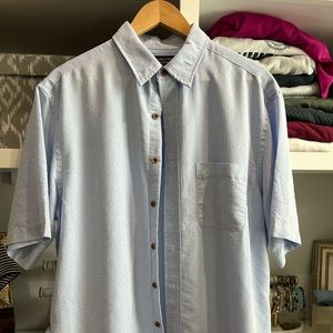 Men’s shirt sleeve dress shirt. Like new. No stains. Smoke free home